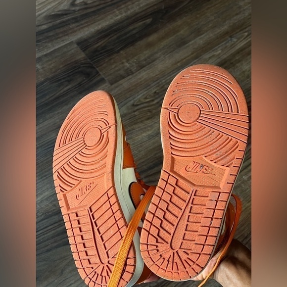 Air Jordan 1 Mid SE. - Picture 13 of 13